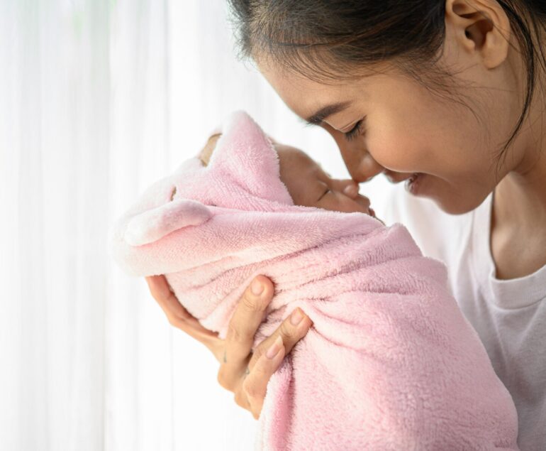 Postpartum Care Tips for Healthy Recovery - Dr Shweta Mendiratta