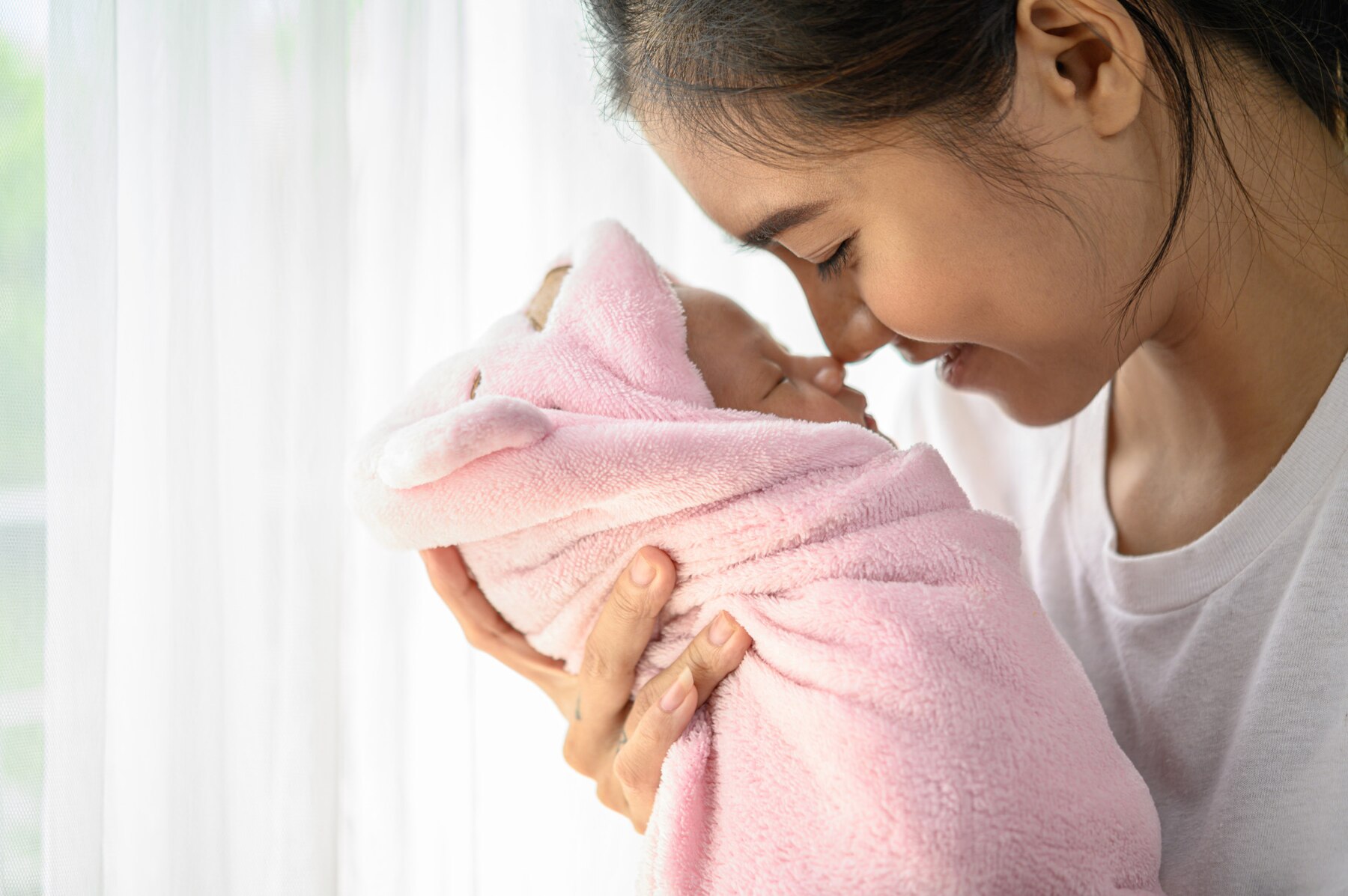 Postpartum Care Tips for Healthy Recovery - Dr Shweta Mendiratta