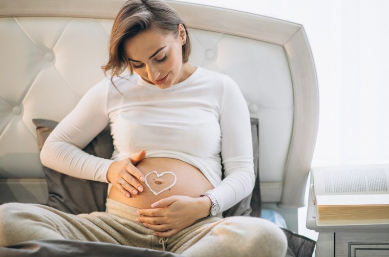 Normal Pregnancy Doctor in Faridabad - Dr Shweta Mendiratta