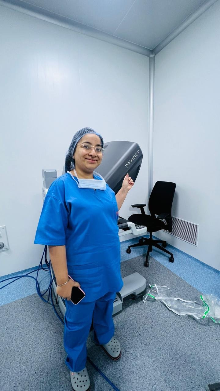 Best Gynae Robotic Surgeon Doctor in Faridabad - Dr Shweta